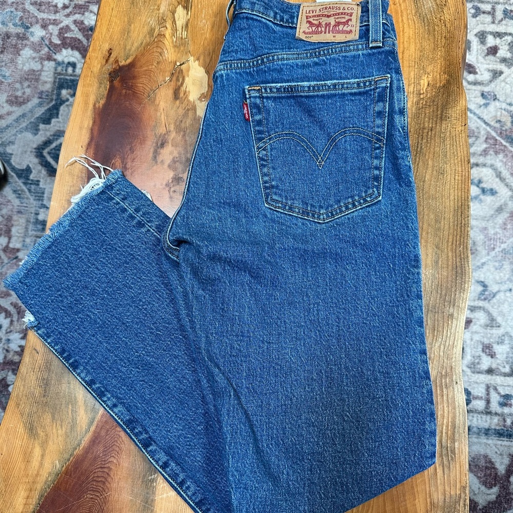 Levi’s 501 raw hem multi button straight leg blue jean size 27
